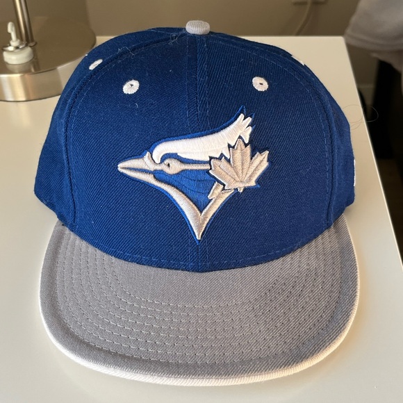 Blue Jays fitted hat 7 1/8 - Picture 1 of 3